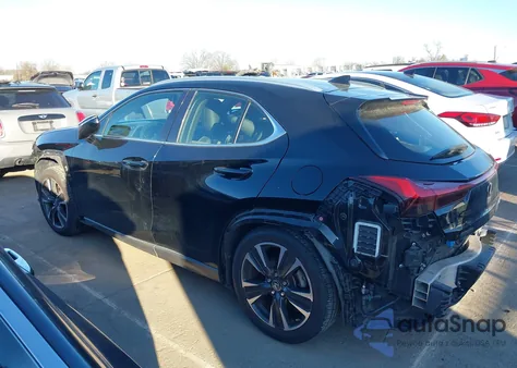 2020 Lexus Ux 200 z USA, uszkodzony, nr VIN JTHP3JBH8L2023211